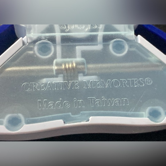 CRAFTING DECORATIVE HOLE PUNCH 4 IN 1 & CREATIVE MEMORIES PAPER CORNER CUTTER - Picture 6 of 9